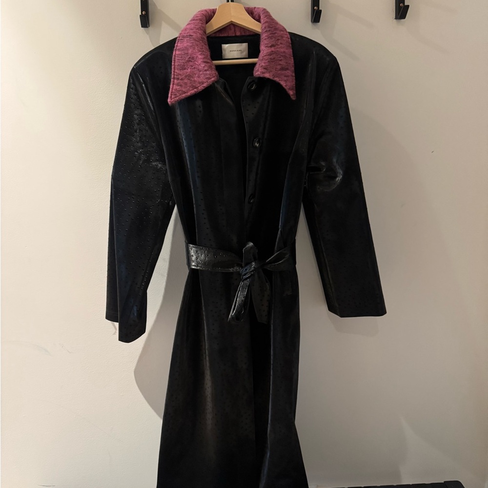 Luxurious Black Trench Coat with Pink Collar